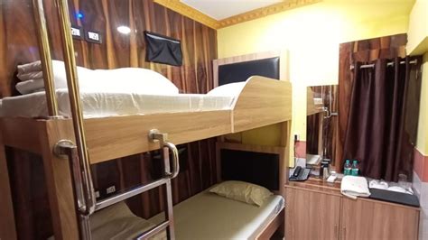 IRCTC RAILWAY RETIRING ROOMS .